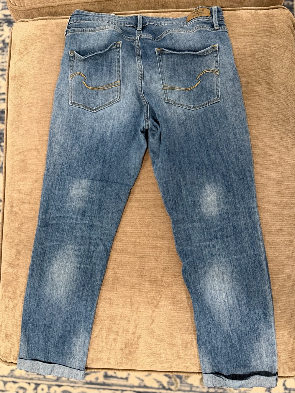 Signature by Levi Strauss Women's Slim Straight Jeans in Light Blue Wash - Picture 3 of 3